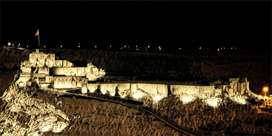 Kars'ta Yeni Yıl Coşkusu.. Kar Altında Halay, Meydanda Bayram Havası!