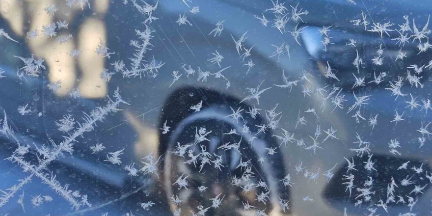 Soğuk Havalar Yaşamı Olumsuz Etkiliyor.. Araçlar ve İş Yerleri Buz Tuttu!