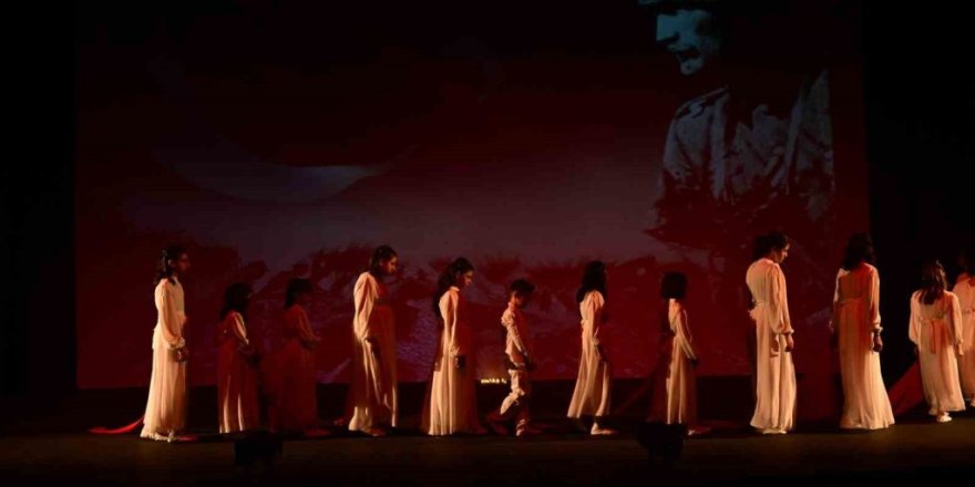 Duygulandıran Performans.. 'Harman Yeri 1915' Erzurum’da Sahnelendi