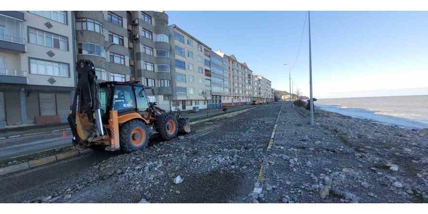 Kastamonu’da Dev Dalgalar Sahillere Zarar Verdi