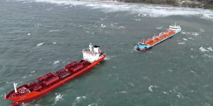 İ̇stanbul’da İki Tanker Acil Durum Çağrısında Bulundu, Gemiler Havadan Görüntülendi