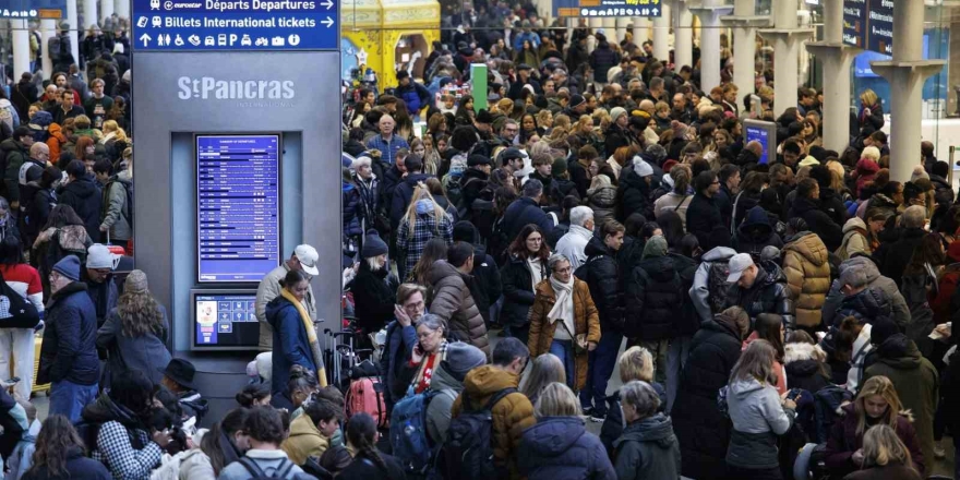 Manş Tüneli’nde Elektrik Arızası.. Londra İle Avrupa Arasındaki Tren Seferleri İptal!
