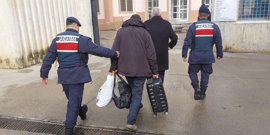 Samsun’da 17 Yıl Hapis Cezası Bulunan Baba İle 8 Yıl Hapis Cezası Olan Oğlu Yakalandı