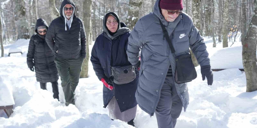 Hem Teleferiğe Bindiler Hem De Bembeyaz Örtü Üstünde Kar Topu Savaşı Yaptılar