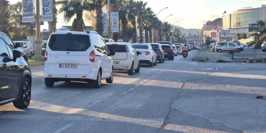 Bodrum’da Yeni Yıl Trafiği: "uzun Araç Kuyrukları Oluştu"