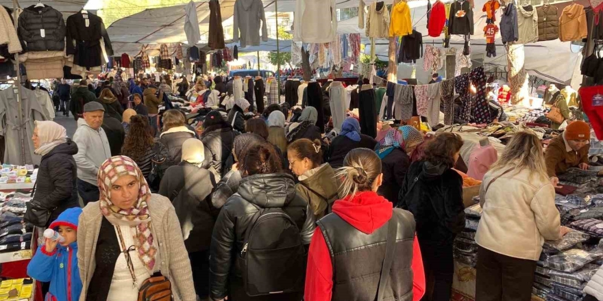 Aydın’ın Tarihi Salı Pazarı’nda Yıl Sonu Hareketliliği