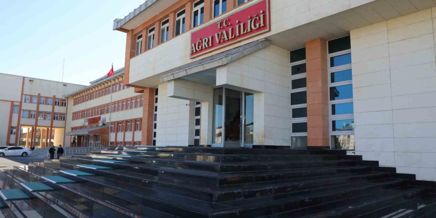 Ağrı’da Yoğun Kar Ve Buzlanma Nedeniyle Eğitime 1 Gün Ara