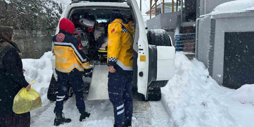 Yoğun Kar Yağışına Rağmen Acil Sağlık Ekipleri Görev Başında