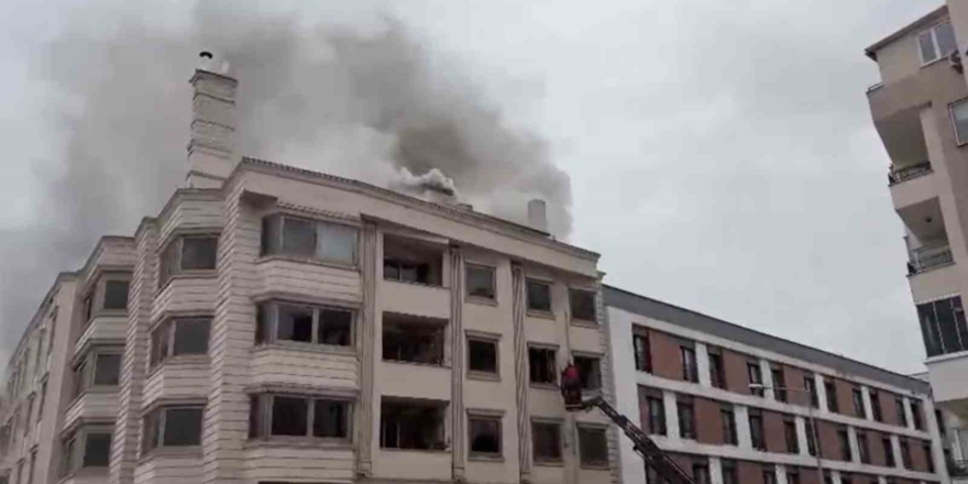 Eskiden Otel Olarak Kullanılan Binada Çıkan Yangın Korkuttu