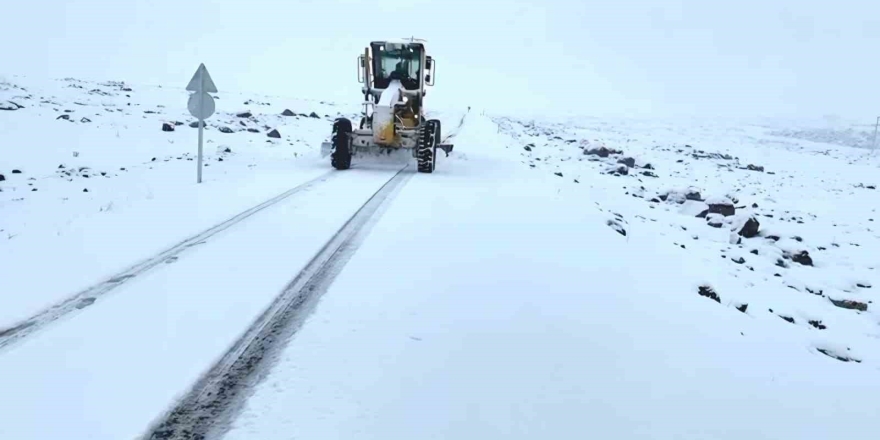 Şanlıurfa’da Yoğun Kar Yağışı Nedeniyle Bazı Yollar Trafiğe Kapatıldı