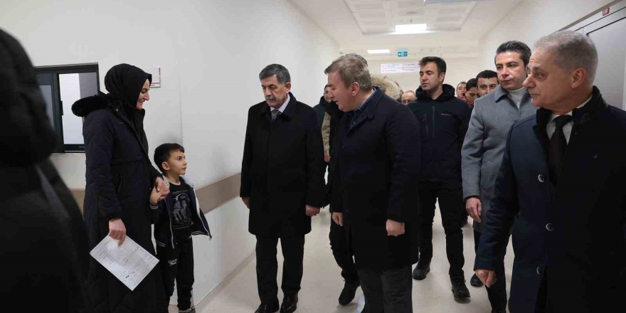 Vali Aydoğdu Yeni Yıla Hastanede Girdi