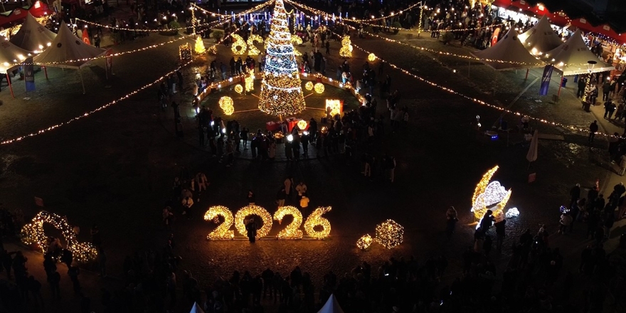 Bursa Yeni Yıl Meydanı’nda Yılbaşı Coşkusu