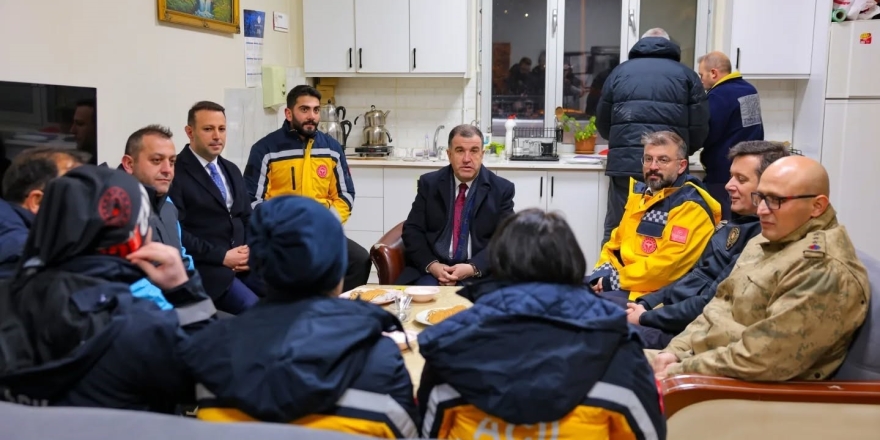 Vali Eldivan’dan Sağlık Çalışanlarına Yeni Yıl Ziyareti