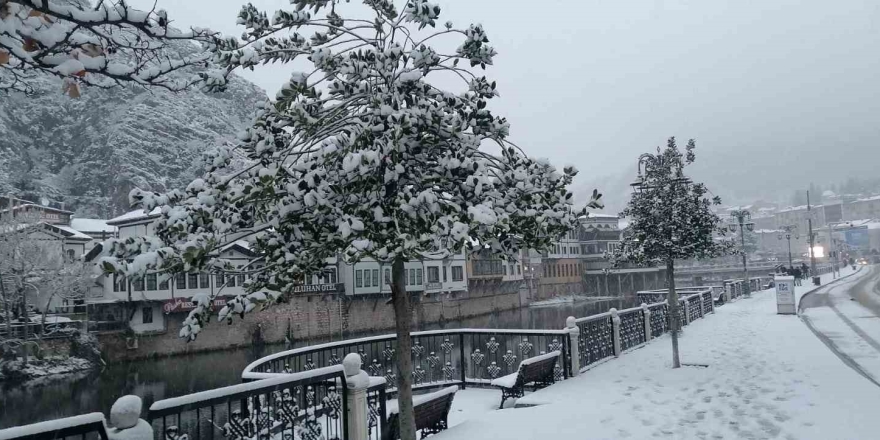 Amasya Yeni Yıla Karla Girdi, Şehir Beyaza Büründü