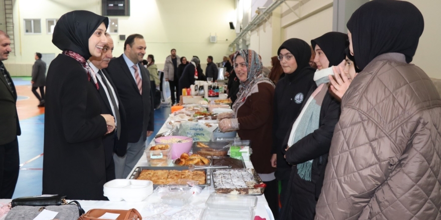 Tercan’da Gazze’ye Destek İçin Hayır Çarşısı Düzenlendi