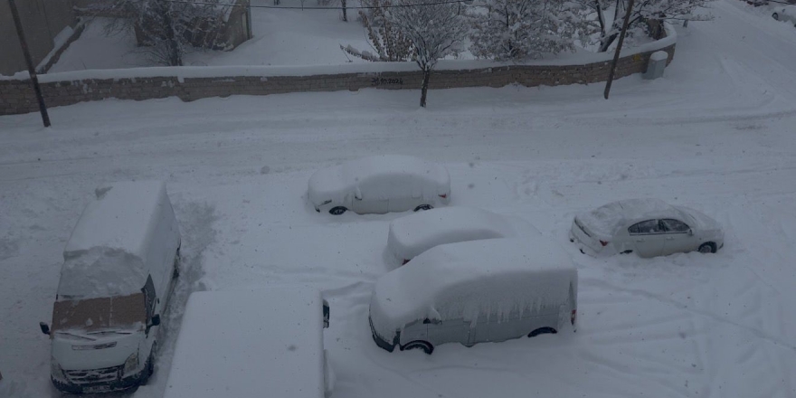 Patnos’ta Kar Hayatı Durdurdu