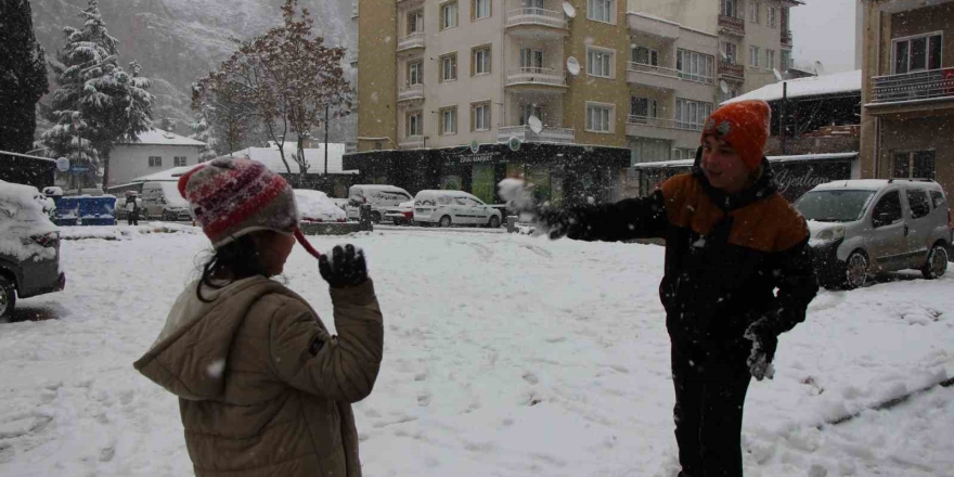 Amasya’da Kar Yağışı Nedeniyle Eğitime Ara Verildi