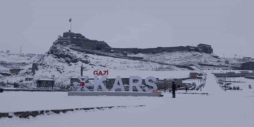 Kars’ta Okullar Tatil Edildi, Uçak Seferleri İptal!