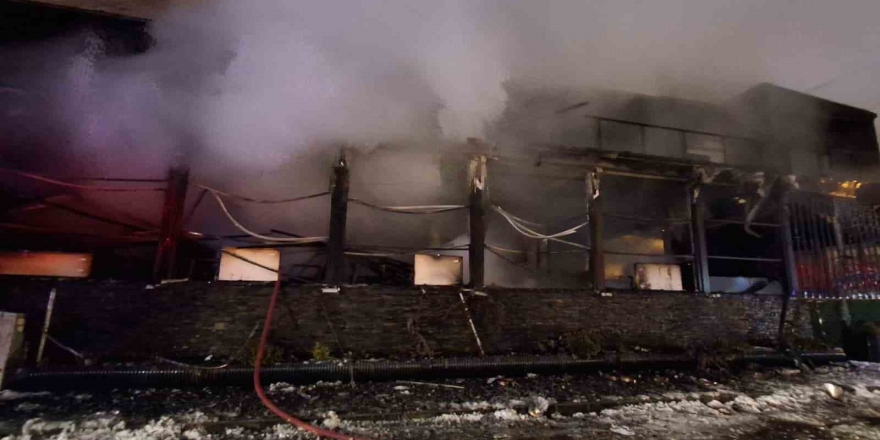 Batman’da Kafe Yangını: İ̇ş Yeri Kullanılamaz Hale Geldi