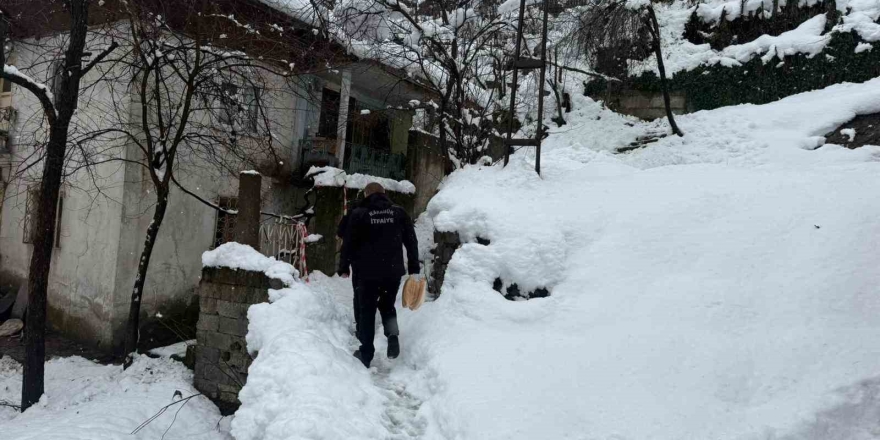 Karabük Belediyesi Kış Şartlarında Hizmetlerini Sürdürüyor