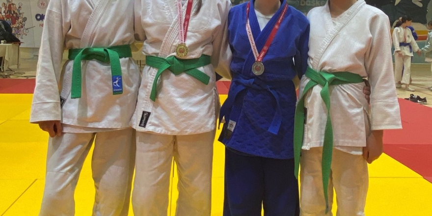 Salihli’nin Yıldız Judocuları İl Birinciliğinde Madalyaları Topladı