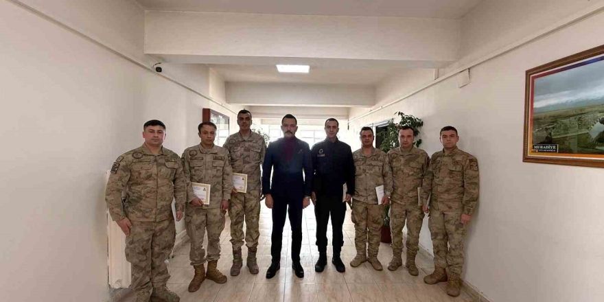 Jandarma Personeline Başarı Belgesi Verildi