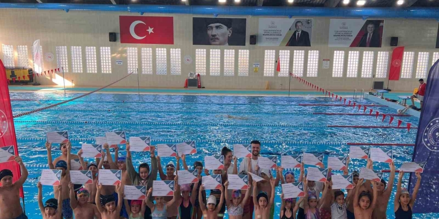 Aydın’da 2 Ayda 200 Çocuk Yüzme Öğrendi