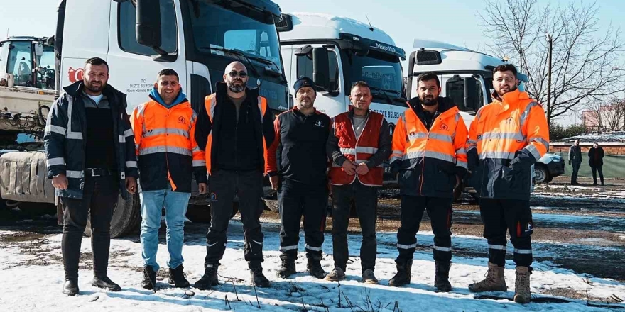 Düzce Belediyesi Yolları Açık Tuttu Ulaşım Sekteye Uğramadı
