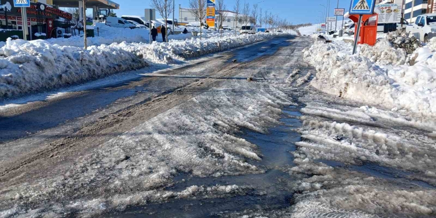 Kulp’ta Dondurucu Soğuk Günlük Yaşamı Felç Etti
