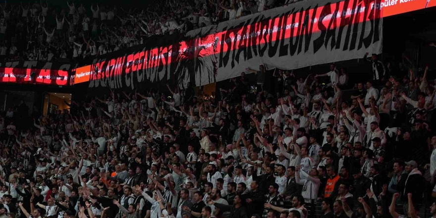 Beşiktaş - Fenerbahçe Derbisine Tribün Olayları Nedeniyle Ara Verildi