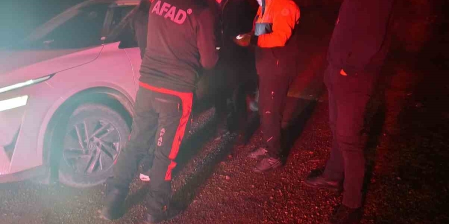 Yaylada Mahsur Kalan Aile Kurtarıldı