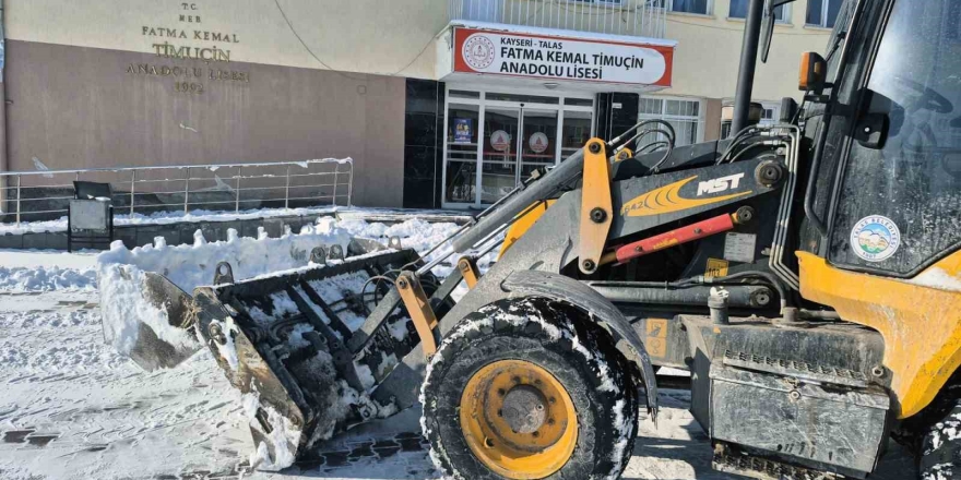 Talas’ta Öğrenciler Okula Temiz Başladı