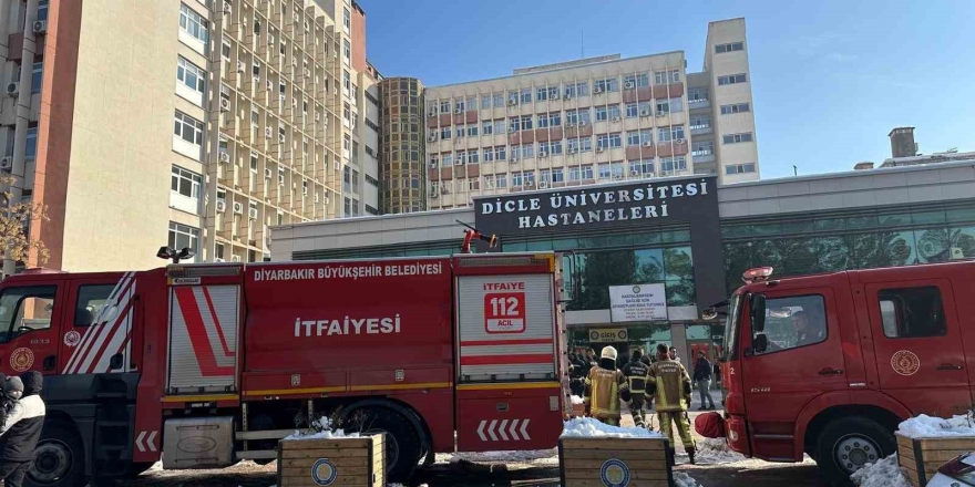 Dicle Üniversitesi’ndeki Polikliniklerde Çıkan Yangın İtfaiye Tarafından Söndürüldü