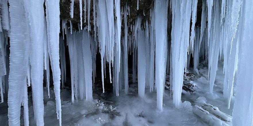 HES Çalışanlarının Zorlu Buz Mesaisi.. Eksi 30 Derecede Mücadele!