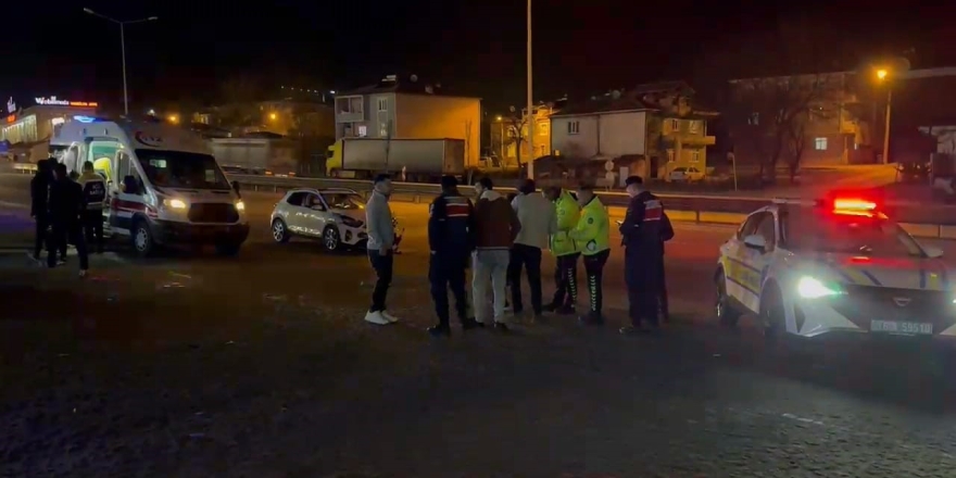 İnegöl’de Otomobiller Çarpıştı: 1’i Çocuk 3 Yaralı