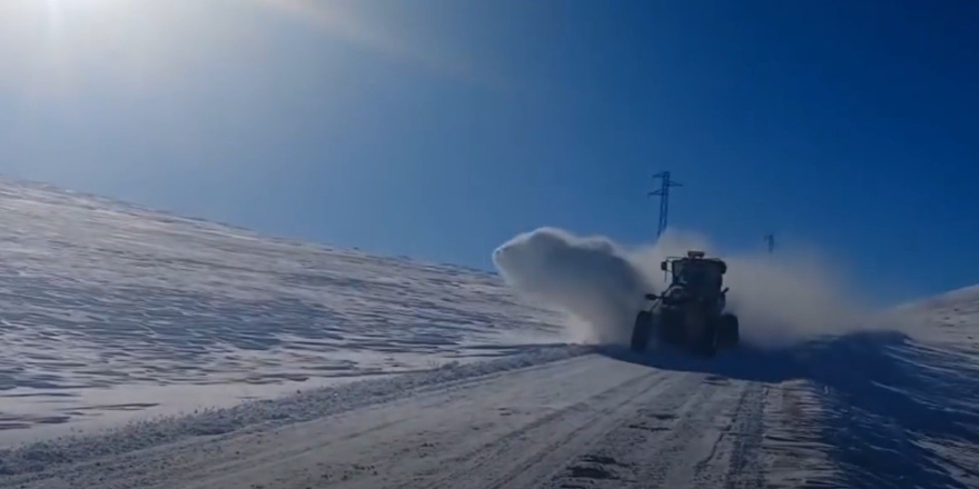 Kars Özel İ̇daresi Bin Saatlik Çalışmayla Kapalı Köy Yolu Bırakmadı