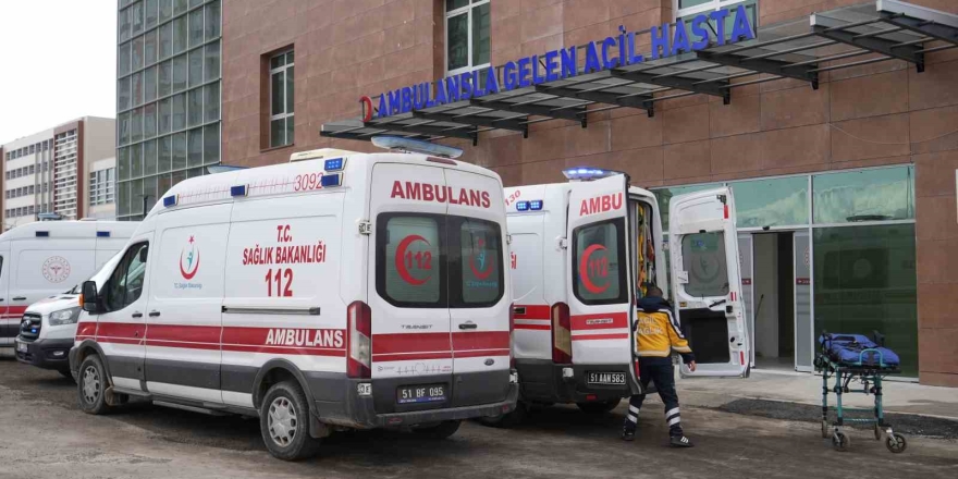 Niğde’de İki Otomobil Çarpıştı: 6 Yaralı