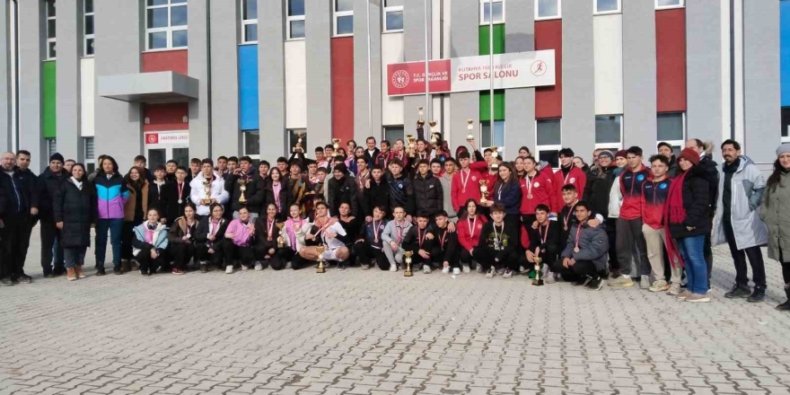 Pazarlar Spor Lisesi 50 Madalya Ve Kupa Kazandı