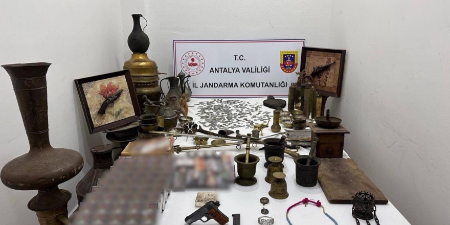 Antalya’da Tarihi Eser Ve Kaçak Eşya Operasyonu