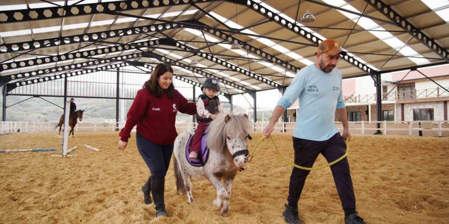 Aliapark Atla Terapi Ve Hipoterapi Merkezi Yeni Yüzüyle Hizmete Açıldı