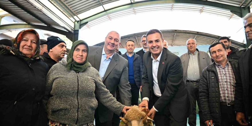 Bigadiçli Üreticinin Yüzünü Başkan Akın Güldürdü