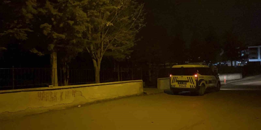 Husumetli 3 Şahıs Baba Ve Oğula Saldırmış