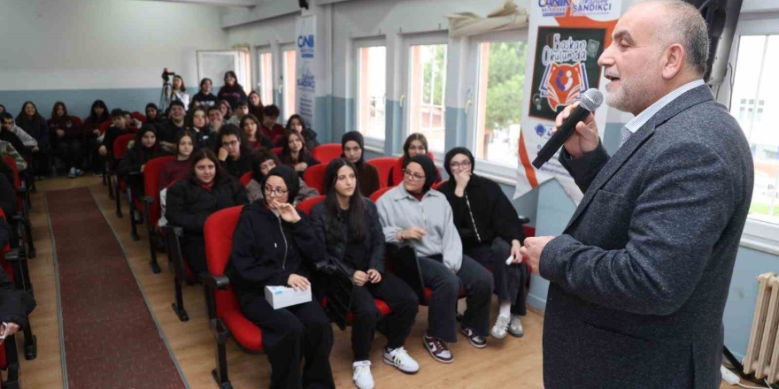 Başkan Sandıkçı: "gençlerimizin Her Daim Yanındayız"