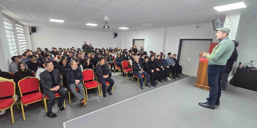 Prof. Dr. Güğercin,  Yıllar Sonra Okuluna Gelerek Tecrübelerini Anlattı