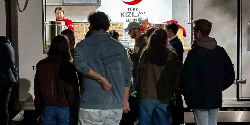Türk Kızılay Manisa’dan Öğrencilere 5 Bin Kişilik İkramlık