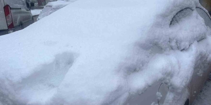 Tavşanlı’da Şehir İçi Ve Yüksek Kesimler Beyaza Büründü