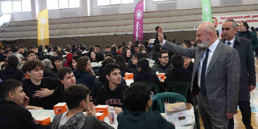 Başkan Çolakbayrakdar: "güçlü Türkiye’nin Temeli Gençlerimizdir"