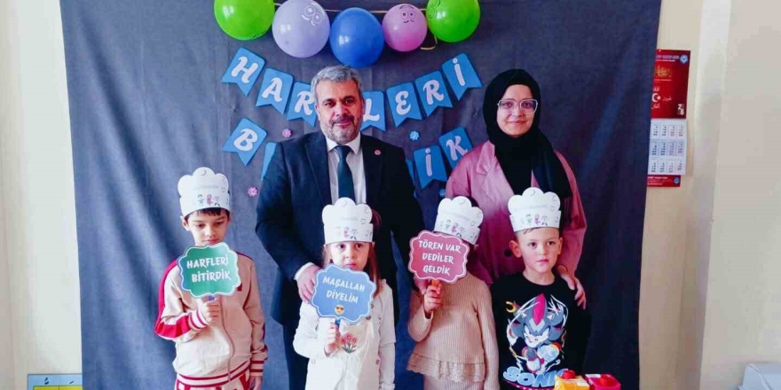 Minik Öğrencilerin Harfleri Bitirme Sevinci