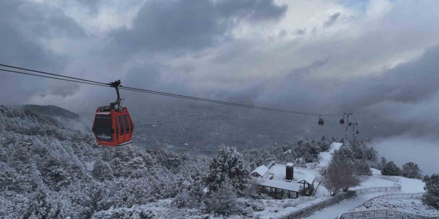 Denizli Teleferikte Yeni Dönem Kar Manzarasıyla Başlıyor