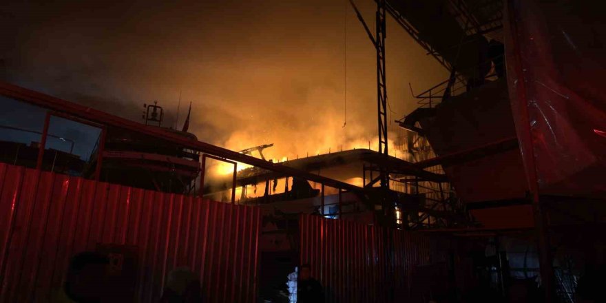 Muğla’da Tersane Yangını: Söndürme Çalışmaları Sürüyor